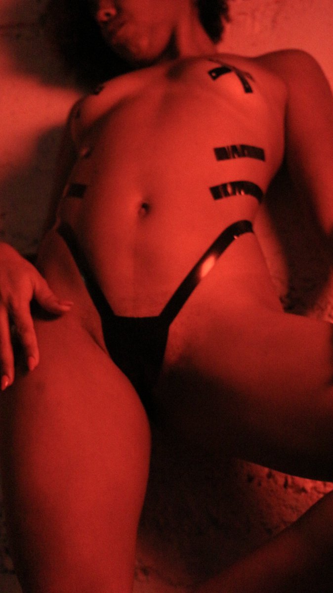amina_dafita's tweet photo. 🔥🔥🔥
#tapedesign
#blacktapeproject
#sexy
#blackwomen
#madeinrio
#tapeart
#hotties
#nsfw https://t.co/ugskTKCpOO