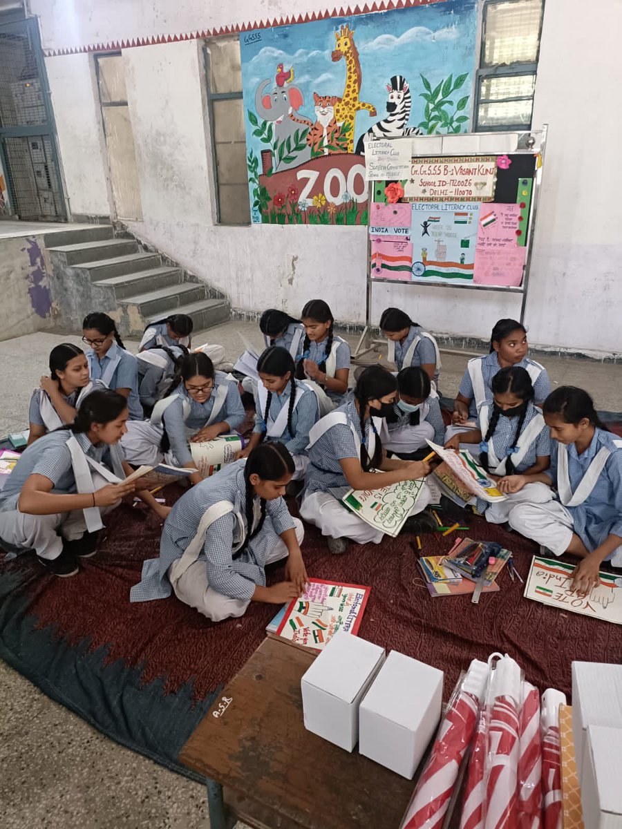 Electoral Literacy Club (ELC) Activities in Government Girls Senior Secondary School, Vasant Kunj Chlo Voter Bane Hum #MainBharatHoon #VoteDeneJayenge #NothingLikeVoting #BridgingTheVotingGap #MyVoteMyPower @ECISVEEP @LtGovDelhi @CeodelhiOffice @SpokespersonECI