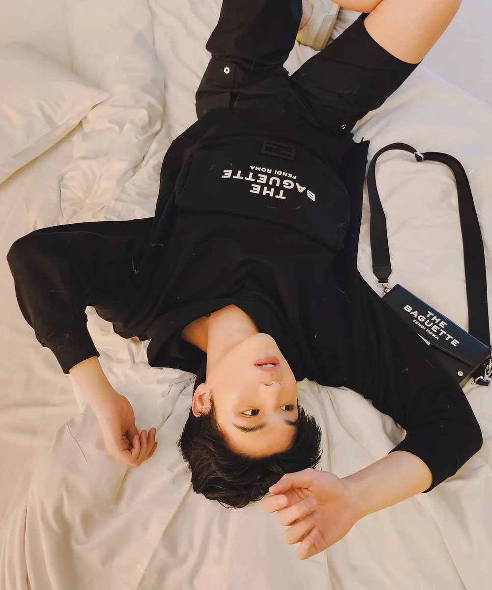 SWongraveeBR's tweet photo. 📸 090523 — Atualização do Sky em sua conta do Instagram (skywongravee).
╰► Fotos para @Fendi - Marc Jacobs X FENDI

#skywongrave https://t.co/H98mxYQm0F