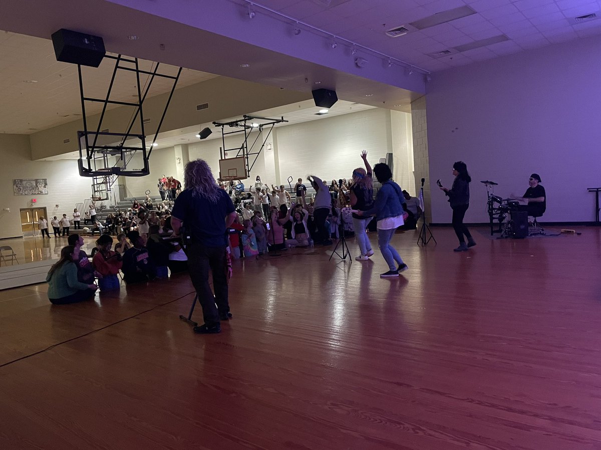 KennedyStrickl3's tweet photo. <<<< @MunfordHigh Staff 

The Seniors got a personal Bon Jovi concert today to close out the talent show hosted by our FCCLA! It was a great time and a push to finish this year well! I work with the best people 🦁❤️ https://t.co/FoWzGiGcpI