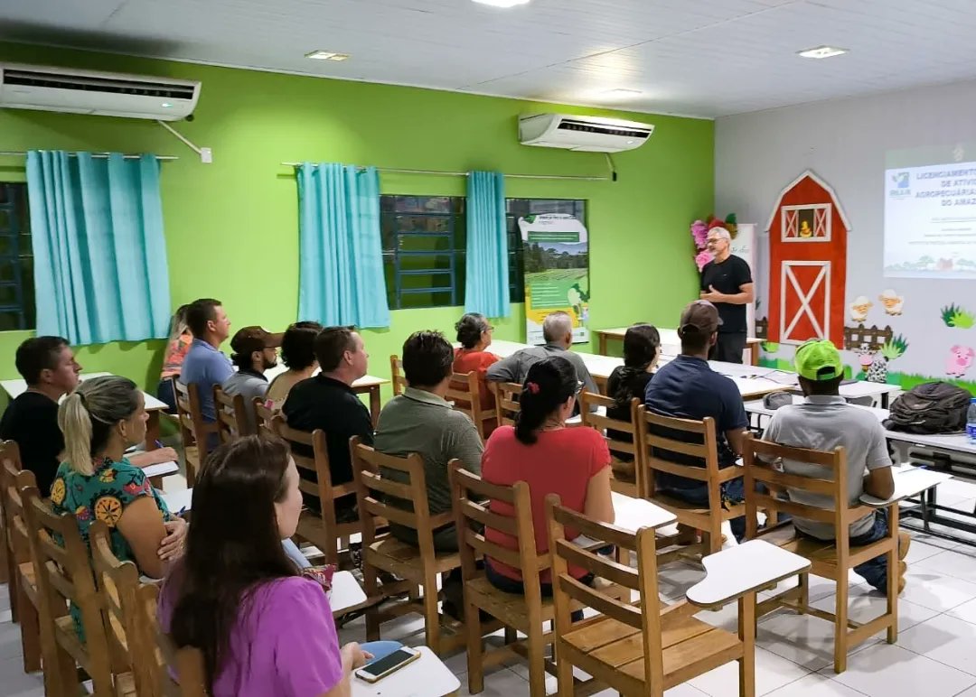 amipaam's tweet photo. A Gerência de Controle Agropecuário do Ipaam realizou na noite desta terça-feira uma palestra sobre Licenciamento Ambiental De Atividades Agropecuárias, em Santo Antonio do Matupi. 
O palestrante foi o servidor do Ipaam Fidel Castelo Branco 👏🏼👏🏼👏🏼 https://t.co/UvqrwT7CvF
