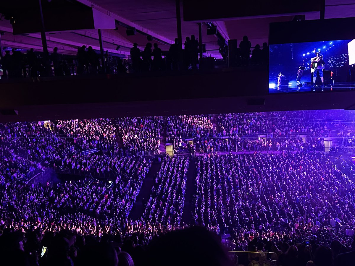 JumpsForJoyy's tweet image. Janet Jackson pulling crowds like this in 2023. Keep it cute in her face pls