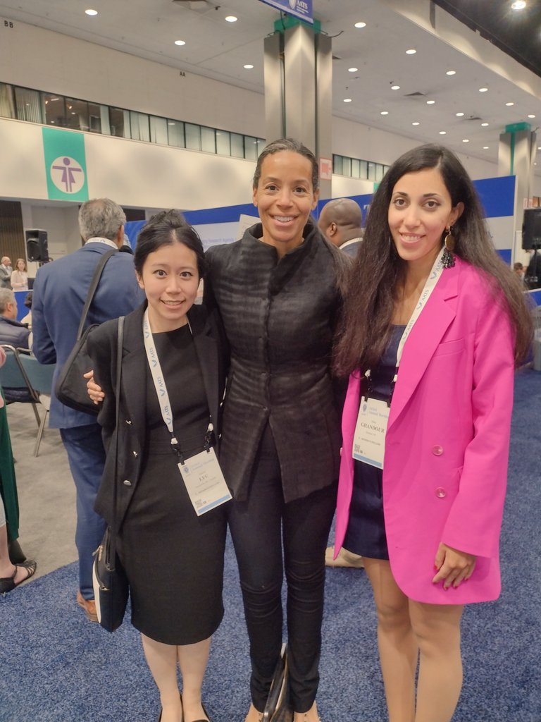 So great to catch up with leaders in #CTSurgery Dr. <a href="/JoChikweMD/">Jo Chikwe</a> and Dr. <a href="/hibazghandour/">Hiba Ghandour</a> at the #AATS2023 <a href="/AATSHQ/">AATS</a>
