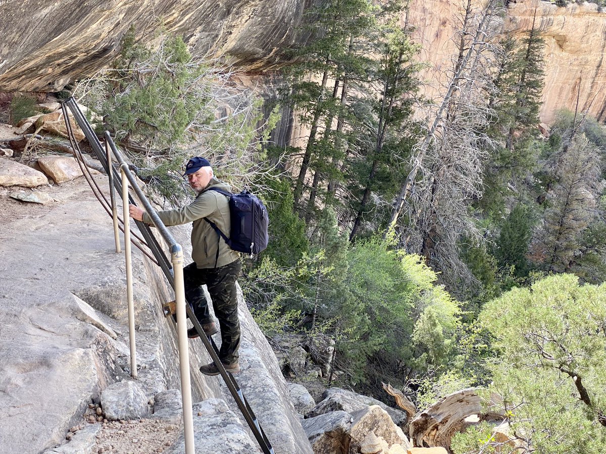 #hikingadventures in Natural Bridges National Monument, #Utah 

#hiking #travelbloggers #travelideas #naturalbridges #naturalarches #rockformations