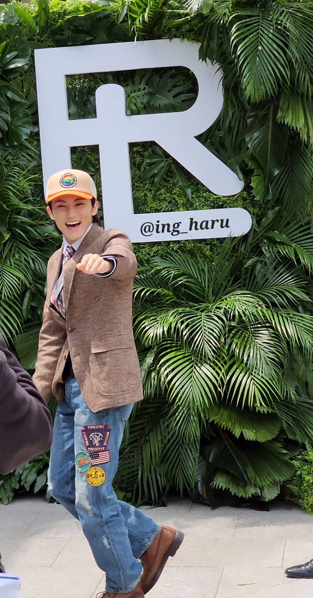 LOOKSMKL's tweet photo. #MARKxRalphLaurenMusicLounge
#RLCaliforniaDreamingxMARK https://t.co/aeZwkoevFD