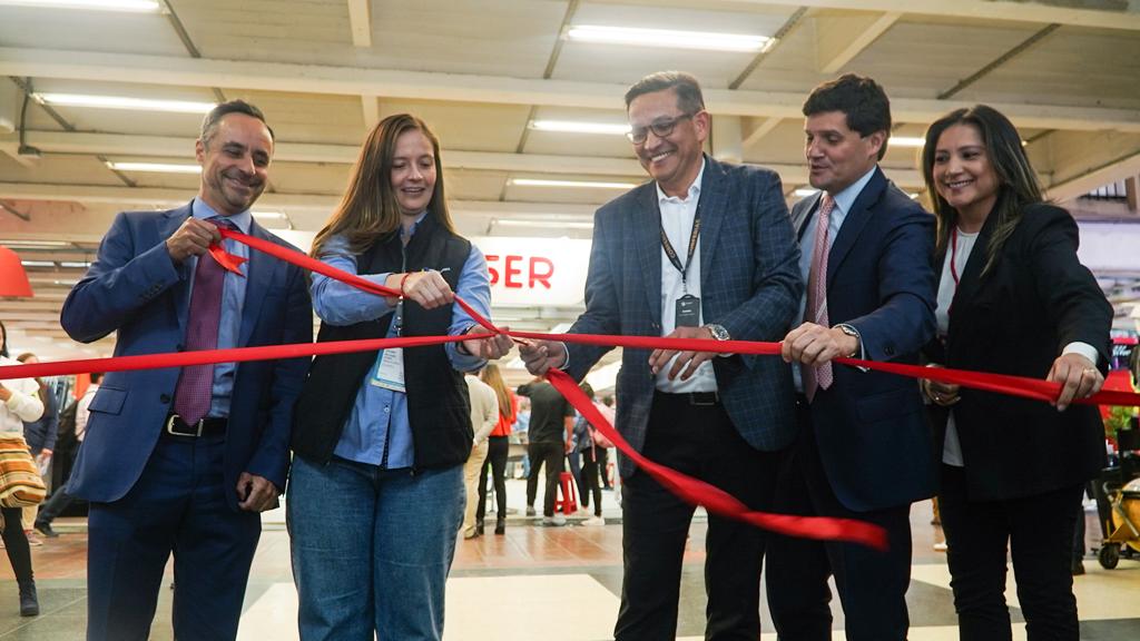 PROCOLOMBIACO's tweet photo. 🌎 14 compradores internacionales del Caribe, Ecuador 🇪🇨 y México 🇲🇽 conocieron la oferta textil de 74 expositores de #OrigenColombiano 🇨🇴 en #SalónCreatex 2023, espacio en que participaron empresas de Cundinamarca, Antioquia, Tolima, Santander y Valle del Cauca. 👛

Vea más ⬇️ https://t.co/Cc6z5xvrCE