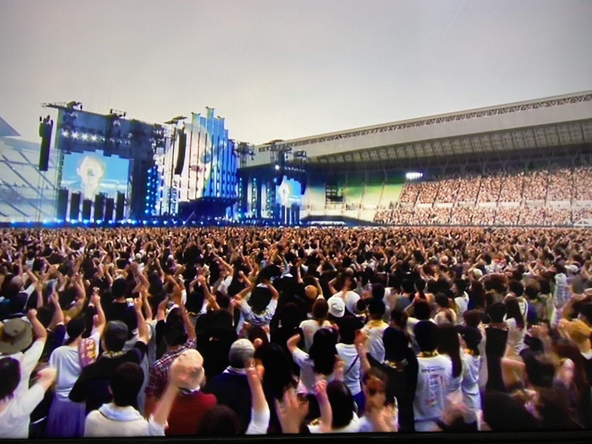 sachiiko2's tweet photo. ✨㊗️Mr.Children 31周年✨🎉

Mr.Childrenに改めて感謝の日😌
祝福モードのTL見てイイね👍をポチポチポチポチさせて貰ってます🙏

半エン📀をお共に✨

観出したらもう離れられない👀💦

ヘッドホン着けてるから画面からほぼ1メートルでかじりついて😂（超原始的）その意味でも離れられない… https://t.co/JNZ068PHfb