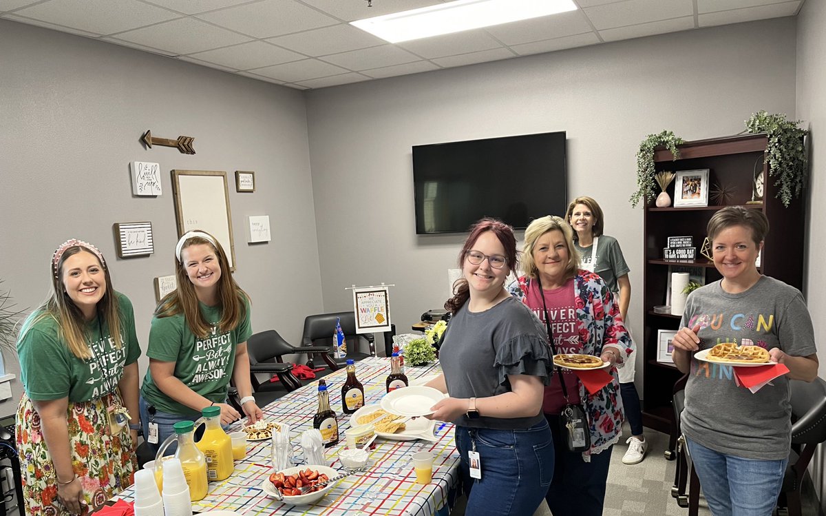 kimm11084's tweet photo. Our dedicated Vaughn staff have the biggest heart for kids. We are grateful for each one of them and appreciate them a “waffle” lot!!❤️❤️ @VaughnElemFISD https://t.co/J91TQRnrRU
