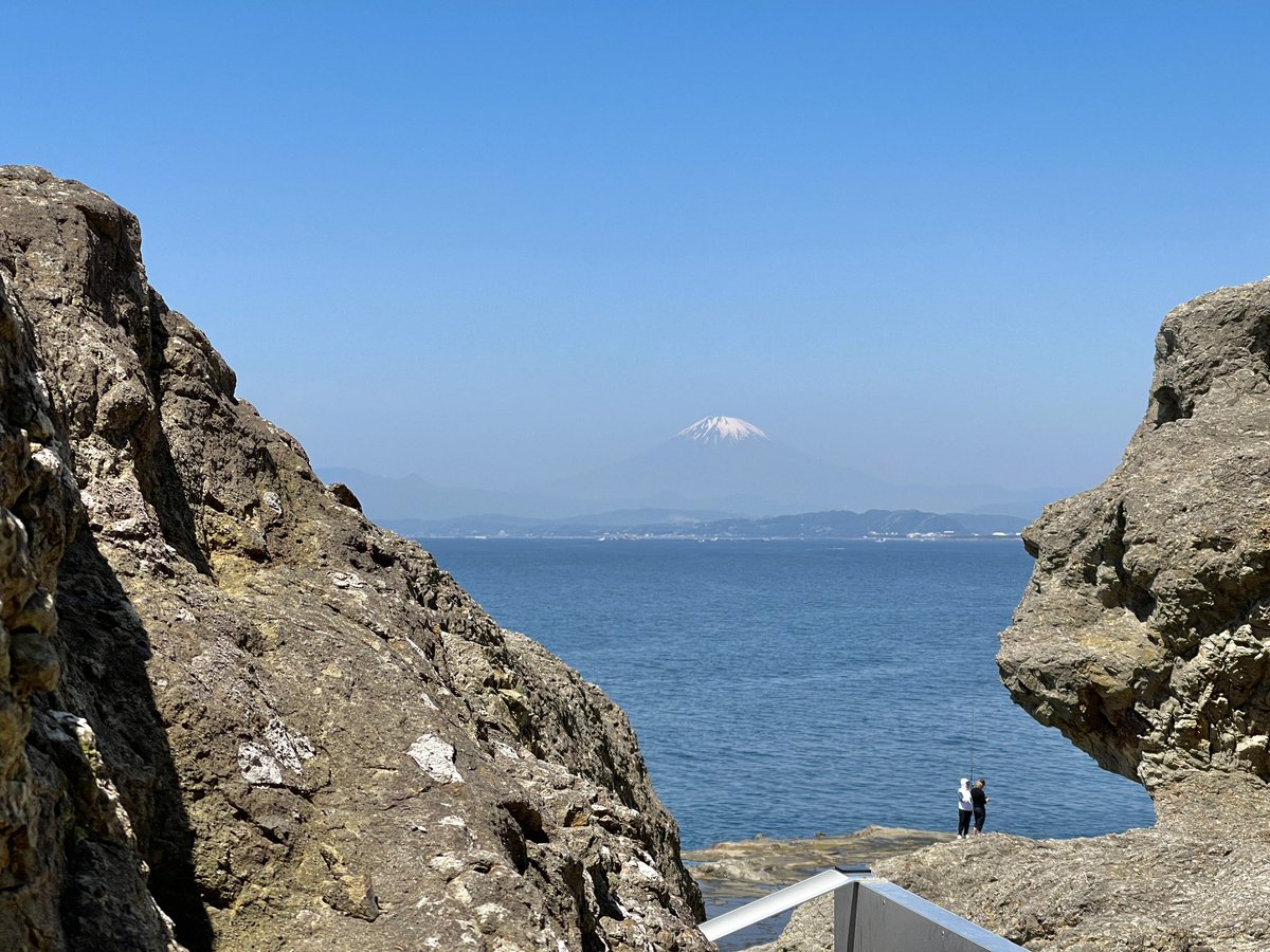 tarpyj's tweet photo. @AlfieJapanorama It’s a beautiful day today down at enoshima. Soak up the sun https://t.co/qvdH12OLFt