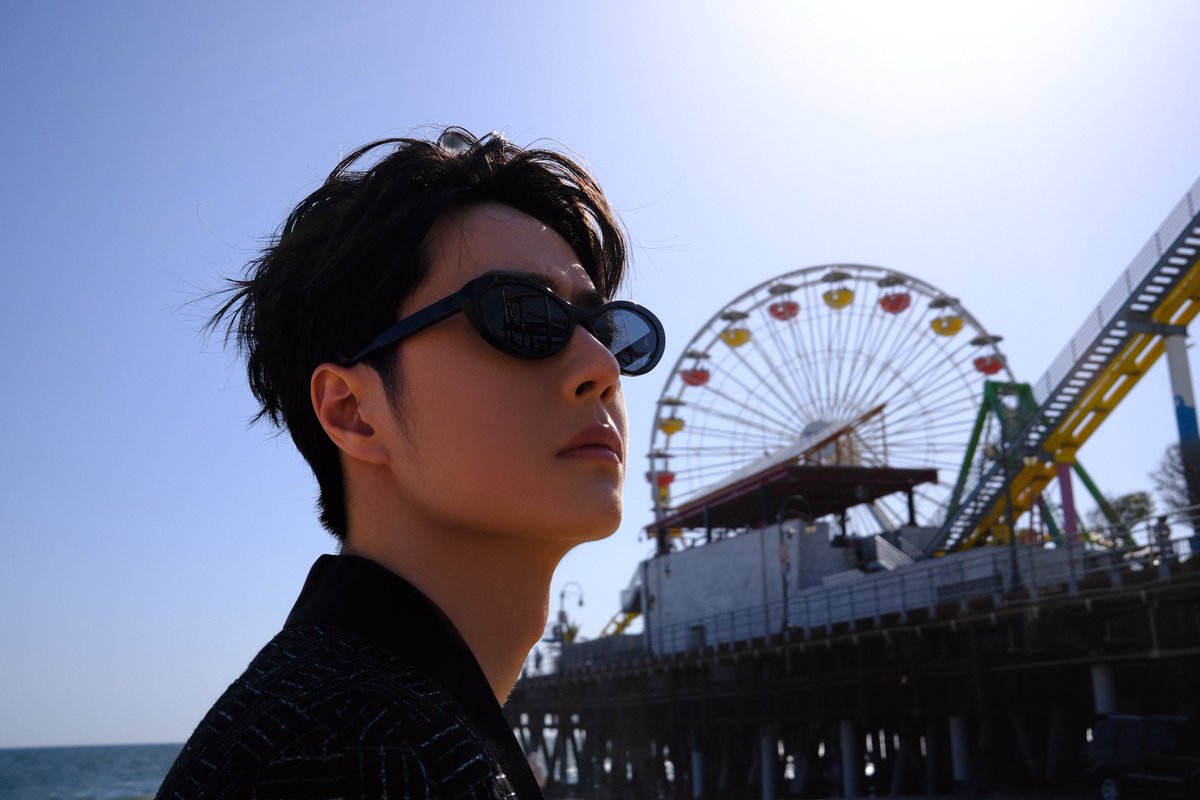 aylaca's tweet photo. กรี๊ดดดดดอี้ป๋ออฟช.ลงรูปแล้ว หนุ่ม LA มาแล้วจ้าพี่น้องแอร้ยยยยหล่อมากกกกกช่วยด้วย @CHANEL ตาถึงมากกราบสิบทิศวนไปค้าา

WANG YIBO CHANEL CRUISE SHOW 
#WangYibo_CHANELCruise24
#CHANELCruise #WangYibo https://t.co/DsyENT7I3Z
