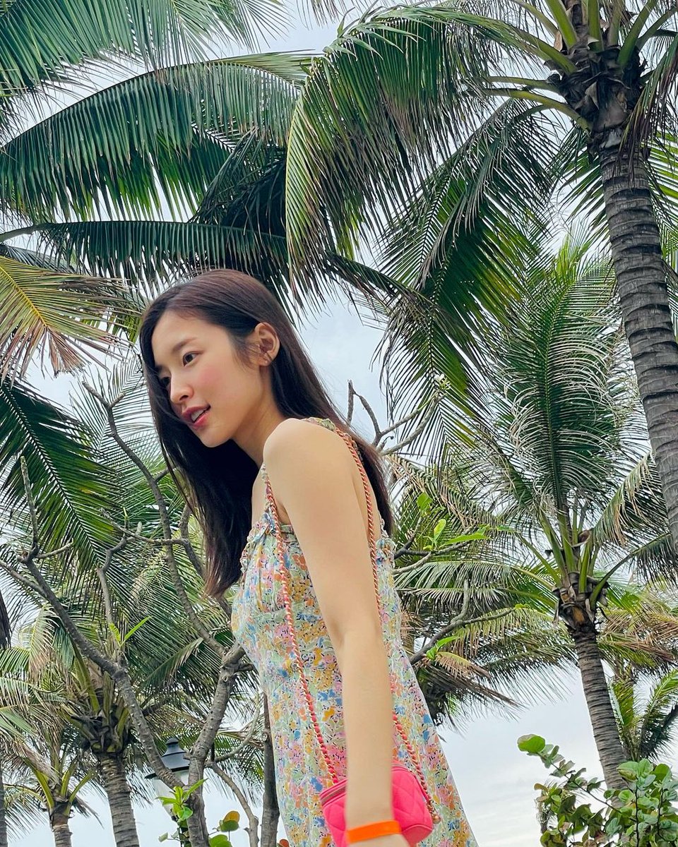 byeonarin's tweet photo. loyo, butuh liburan gasi 🌴 https://t.co/TvopbQW7eE