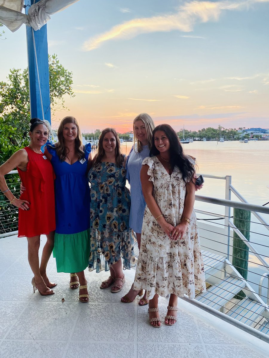 Tonight, JLMC celebrated its annual May dinner. This year’s “sipping into summer” theme was one of our best yet! Our Annual Dinner is all about reflecting on all of the year’s achievements, celebrating friendships, and welcoming members and new leadership.