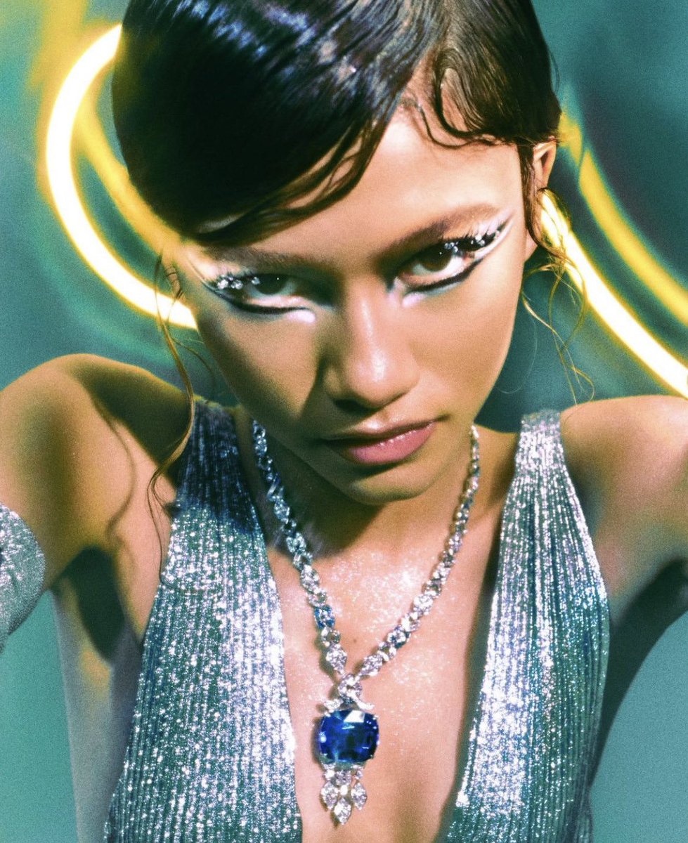 thesoftestaura's tweet photo. zendaya for vogue italia july 2022 photographed by elizaveta porodina, makeup by raoul alejandre https://t.co/h0oSnFbeu4