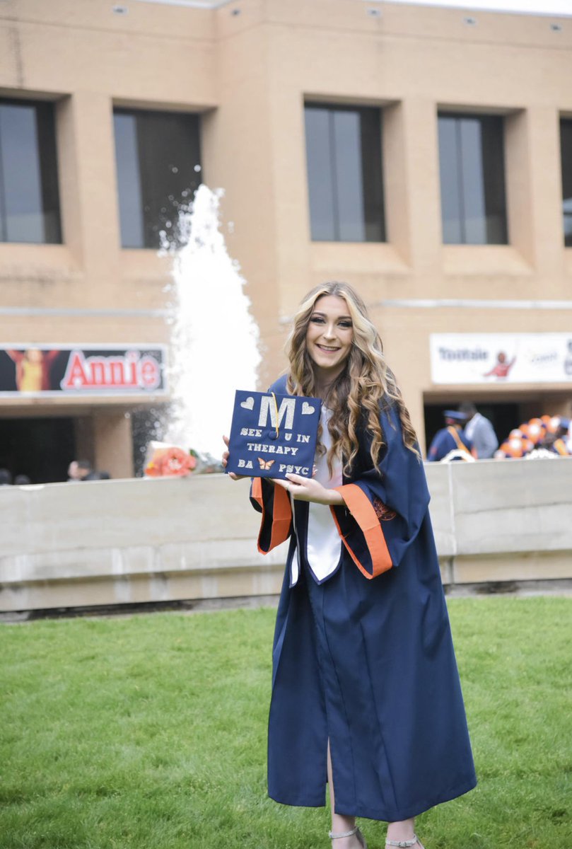 madison1032's tweet photo. Now it’s hotter by one Degree. 🧡💙🧡proud to be a 2023 UT Grad💙🧡💙 https://t.co/kORuJaax4M