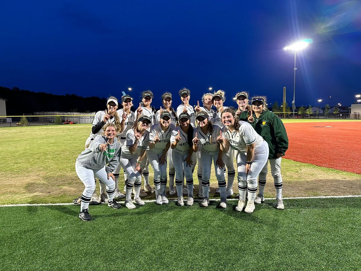 WHAT A NIGHT!!! I hit 100 strikeouts on my junior season and 200 in my HS career with a sweep AND <a href="/Derby_Softball/">Derby Softball</a> is league champs!! WOOHOO!!! My girl <a href="/KuntzTrinity/">Trinity Kuntz</a> caught every single one, couldn’t have done it without her and the team! 
<a href="/McLennan_SB/">McLennan Softball</a> <a href="/CoachBerry33/">Chris Berry</a> @As18uNational