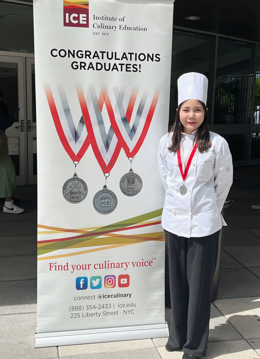 SuriPooraya's tweet image. I made it! 
Graduated from one of the best culinary school in the USA with Top Toque Award, chosen by the faculty to honor the highest academic achievement!
I’m so proud of myself for working hard and never let anything stop me! 

#ICEculinary
#Veteran 
#WomenLifeFreedom
