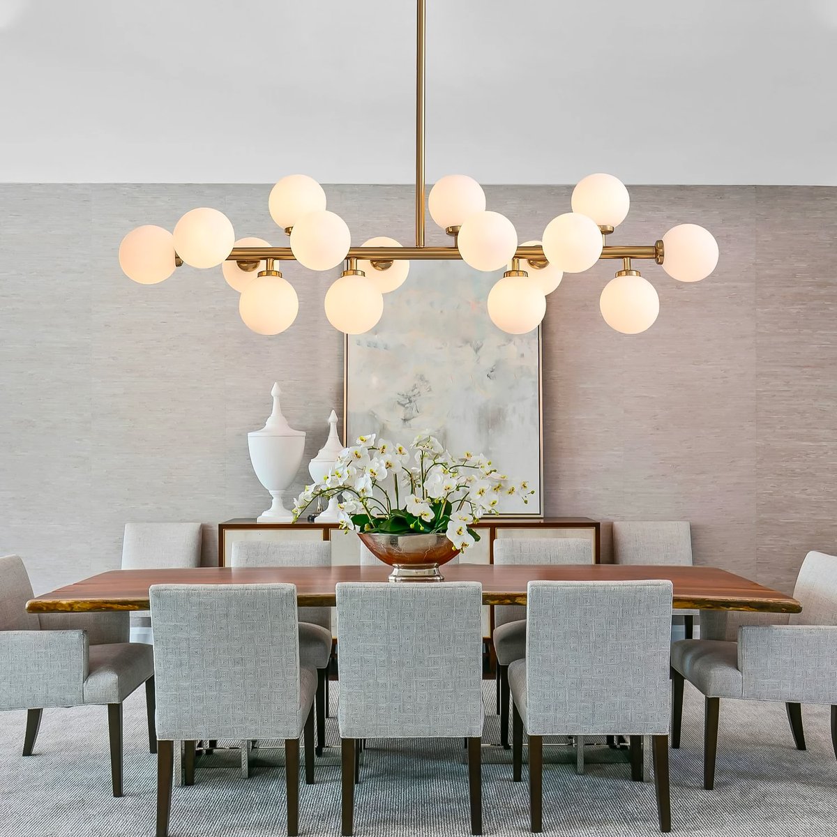 SofaryLighting's tweet image. ✨Elevate your space with our modern glass globe chandelier. Featuring 16 frosted globes on a sleek gold base, it diffuses light beautifully for a high-end look. Perfect for any contemporary space.❤️
Shop Now👇：
sofary.com/collections/be…
#sofary #mysofary #homedecor