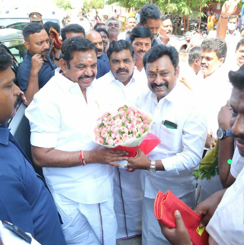 IndiraniSudala1's tweet photo. நல்லா இருக்கு அண்ணே இந்த புகைப்படம் @JananiiSathish https://t.co/iDNfh0Yo1O