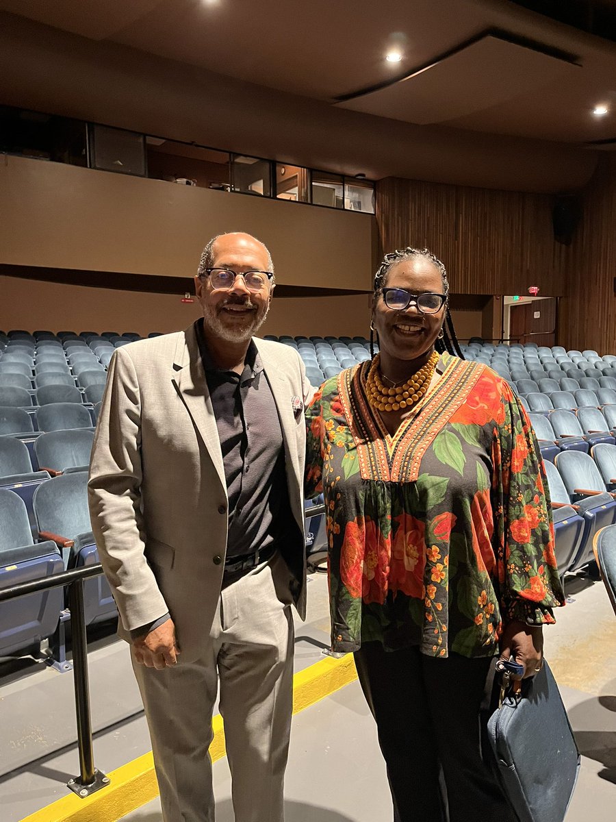 One of those unbelievable opportunities- I moderated a talk with LA Times Executive Editor Kevin Merida this evening. A tremendous individual who lead Undefeated, Washington Post and now LA Times. <a href="/latimes/">Los Angeles Times</a> <a href="/UCRiverside/">UC Riverside</a> <a href="/andscape/">Andscape</a>