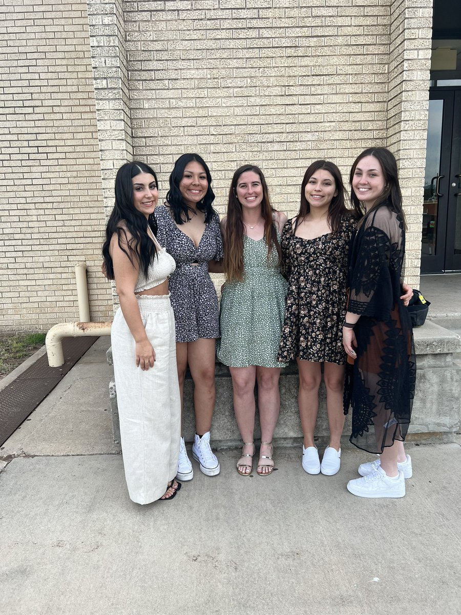 ER_SportsMed's tweet photo. End of year football banquet! These girls do more than a post could thank them for. Without them, I wouldn't be able to do my job! Thanks for your extra hours &amp; giving up so much time in the fall to help our teams! Love &amp; appreciate you!🫶🏻 https://t.co/nrZAZigxAc
