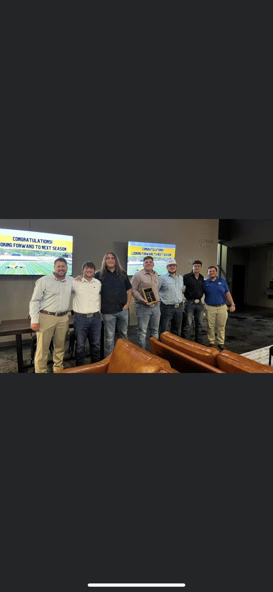 _wi77_'s tweet photo. Great athletic banquet tonight. Blessed to receive outstanding offensive lineman this season!! Also a great night to be with all of my teammates. @JaxynRogers https://t.co/MwtBzZgCQb