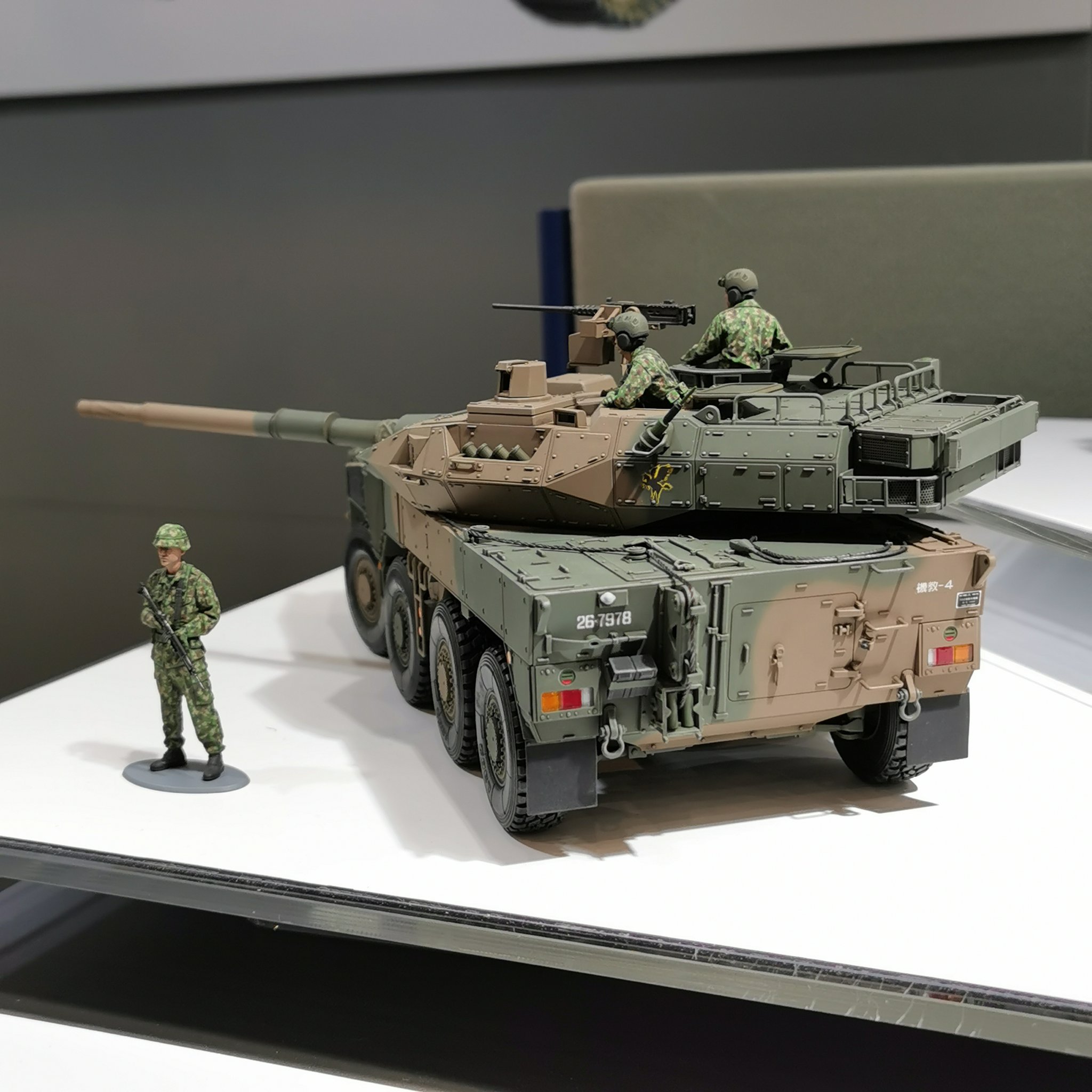 陸上自衛隊　16式機動戦闘車Ｃ5（ウインチ装置付）　1/35　完成品 1/35 陸上自衛隊 16式機動戦闘車C5 (ウインチ装置付): スケール