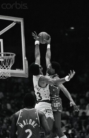 paulieknep's tweet photo. Julius Erving dunking over Artis Gilmore in the All-Star Game. https://t.co/h3EF1H9r3U