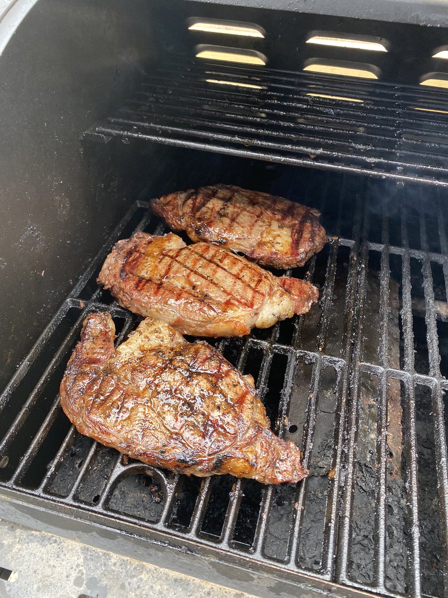 JoeyWEllis1's tweet photo. As I slept through tonight’s sunset, (which my wife said was beautiful) here is the next best thing. #SteakNight #TxFood 😂👍🥰 @spann @ChikageWeather @atxwxgirl @ConleyIsom @MattHinesTX @camillehoxworth @WeatherSean https://t.co/eV81BbZ1YN