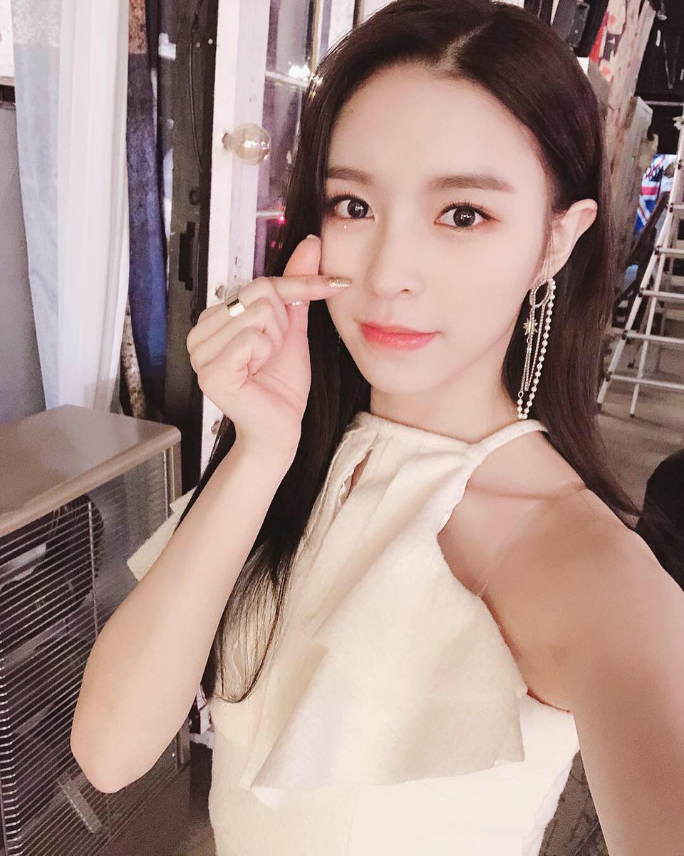 classiccodetwt's tweet photo. ¿𝚂e enteraron que es el #𝕓run𖦹_𝚛eturn? ✿𝅼 ໒ espero tengan listos su s𝚙otify premiun because the 𝚜tream ☆ 𝚙arty no va a detenerse ni hoy ni nunca en esta #𝕧amp𓆩𓏲𓆪𝚌ity ✿ ִ ۫ ּ ﹗su servidora es la primera en asegurarlo.

𝑏𝘢𝘳𝘣𝘪𝘦 ◌ ˚ઇઉ  ׄ ֶָ֢ ⋆ 𝚍o̶ll #𝑘oko https://t.co/TpeNqrJILN