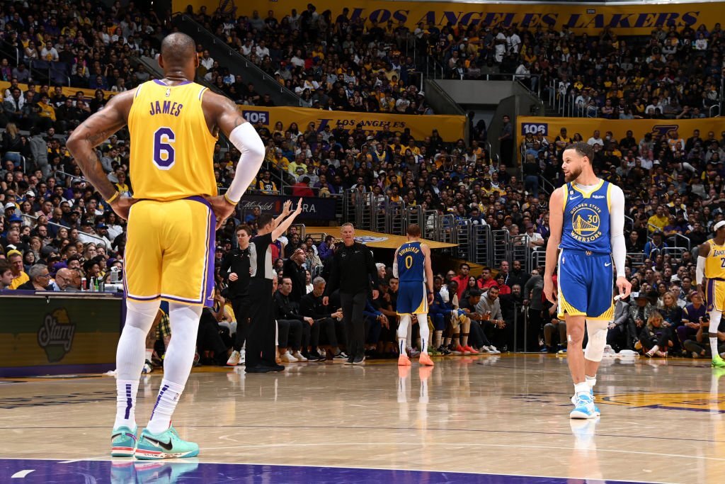 Lakers Lead tweet media