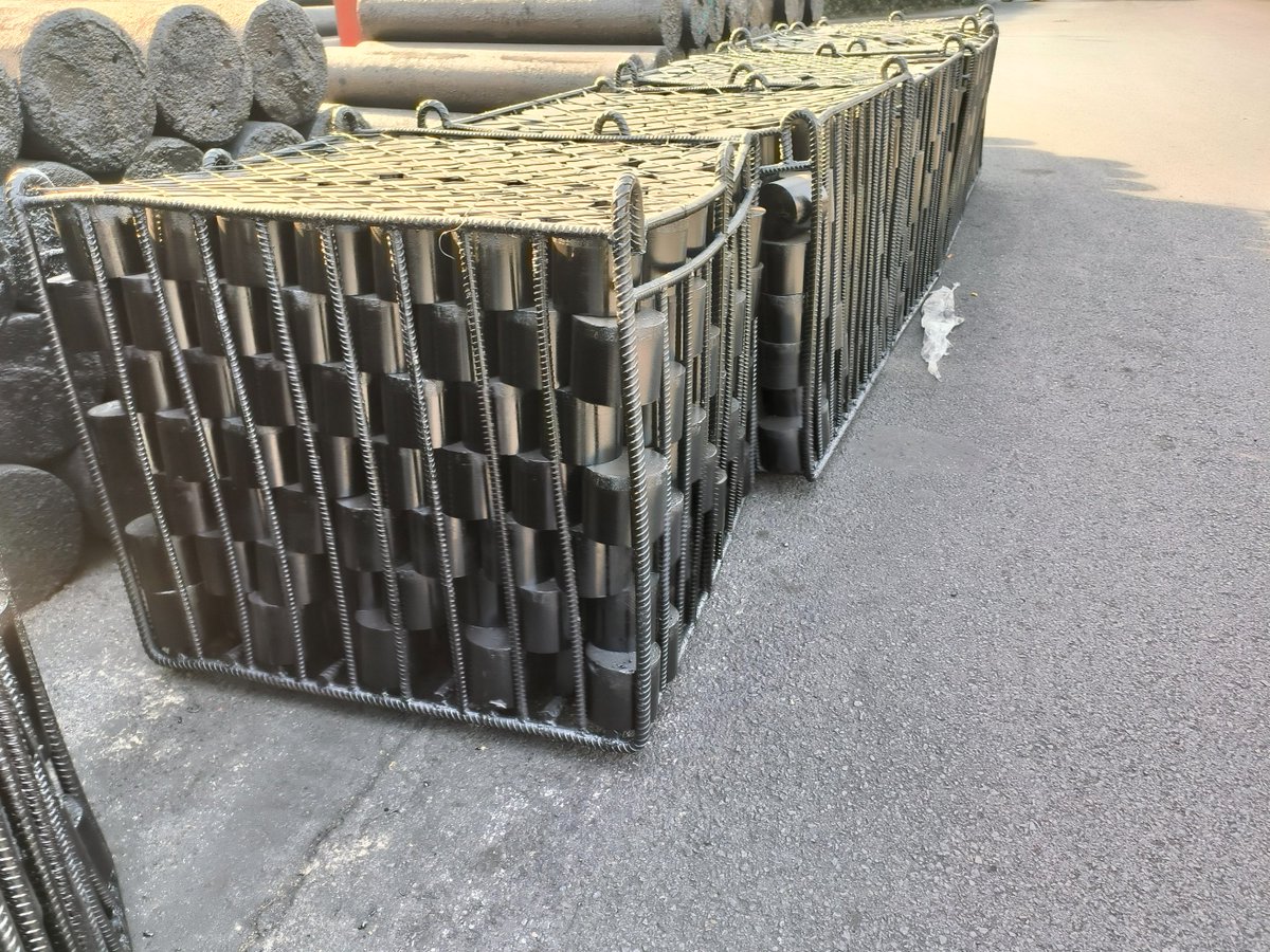 wenjiel60854689's tweet image. What are the causes of baking process short waste products?
This situation occurs when a honeycomb -like loose structure appears at one end of the roasting product. One of the reason is： The amount of adhesive in the paste is too much
#Graphitization #NegativeMaterial