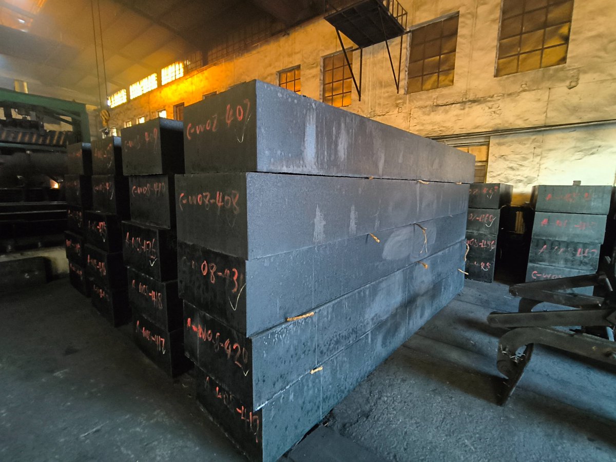 wenjiel60854689's tweet image. The heating rate at the low temperature stage of roasting is too slow, and the time is long, resulting in an increased number of bonding agents. Some aggregate particles have sinking, and a short bearish is formed after baking.
#Graphitization #NegativeMaterial #LithiumBattery