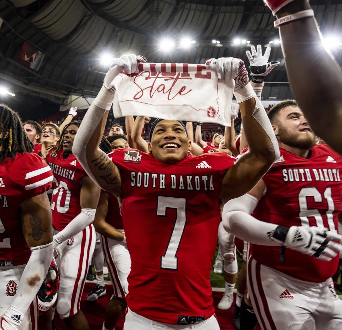 After a great conversation with <a href="/coachcdantew/">Coach Warren</a> I am blessed to announce I have received an offer from the University of South Dakota! <a href="/DollBrian/">Brian Doll</a> <a href="/EDGYTIM/">Timothy “EDGYTIM” OHalloran</a> <a href="/LemmingReport/">Tom Lemming</a> <a href="/AllenTrieu/">Allen Trieu</a> @Rivals_Clint @SWiltfong247