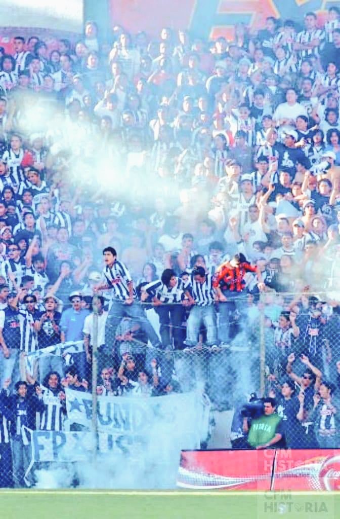 La AD en el viejo estadio corona de torreón.

Los Número 1 

#MTY #AlientoTotal #DivinaAD #Visitantes #Recuerdos #Torreón #AzulYBlanco #AtadoATuDestino #RayadosEsPasión #RayasLocura #ViejaEscuela