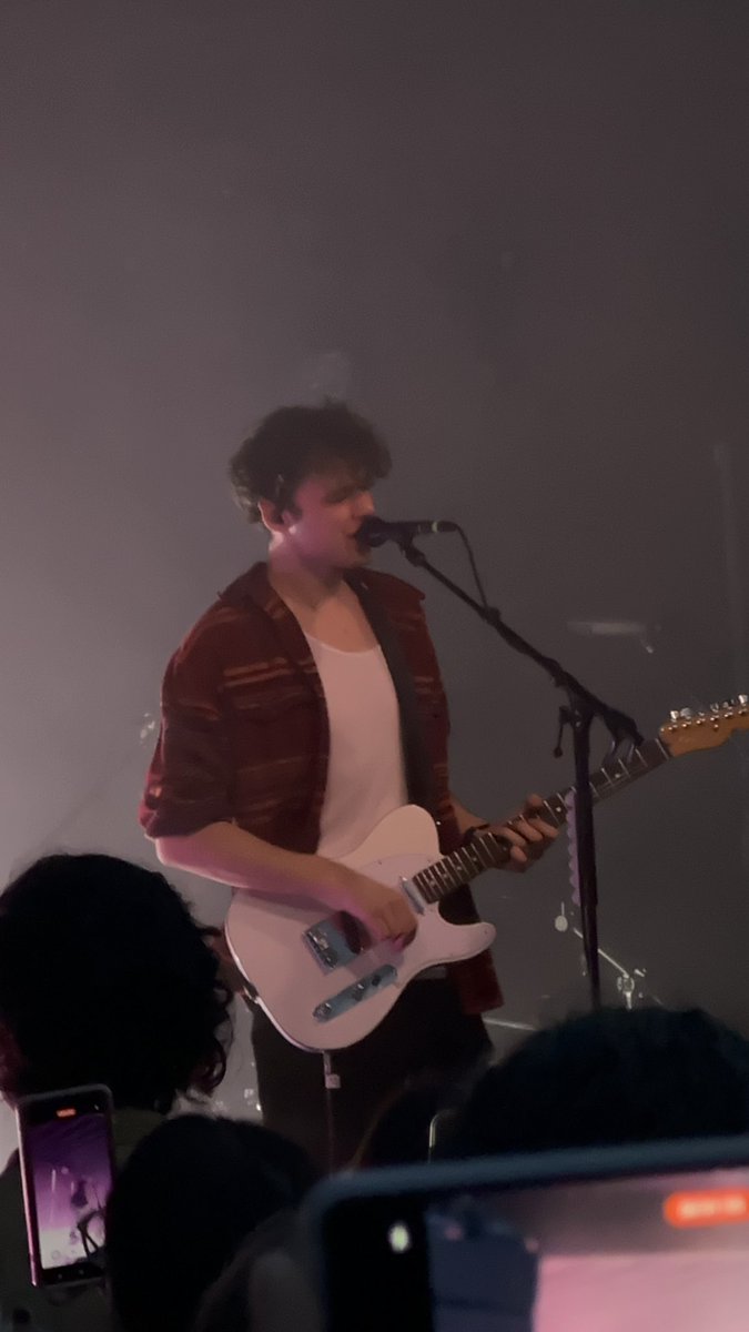 concretebur's tweet photo. wilbur lovejoy looking so good onstage tonight  #LovejoyAustin https://t.co/0mXDuWU0Uq