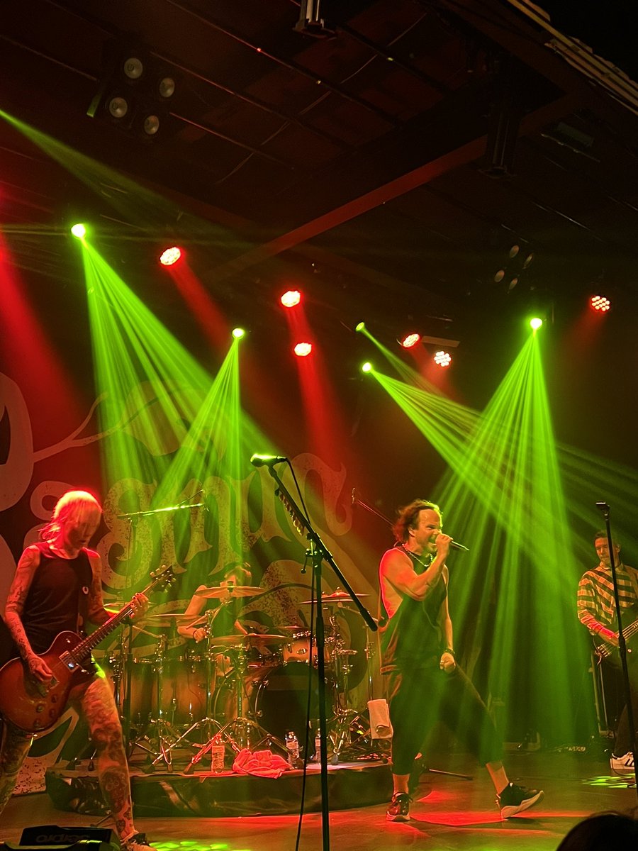 ForoCorona's tweet photo. Una noche enérgica y con grandes recuerdos hemos tenido esta noche en nuestro escenario con #TheRasmus. 🤩🤟

La banda finlandesa regresó a Monterrey tras 7 años de ausencia y un público que llenó nuestro Foro en el inicio de la gira por Latinoamérica, Live and Never Die. 🎸🥁 https://t.co/aHSSocMUTh
