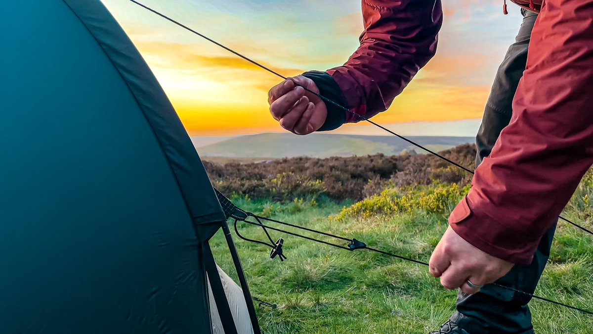 Just like Jimi Hendrix on those strings 🎸. I was going to use the ‘Seems like a nice guy’ joke. But thought better of it 😂 #wildcamping