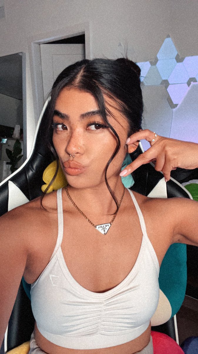 kayceeedilla on Twitter: "New season, same me LIVE RN"