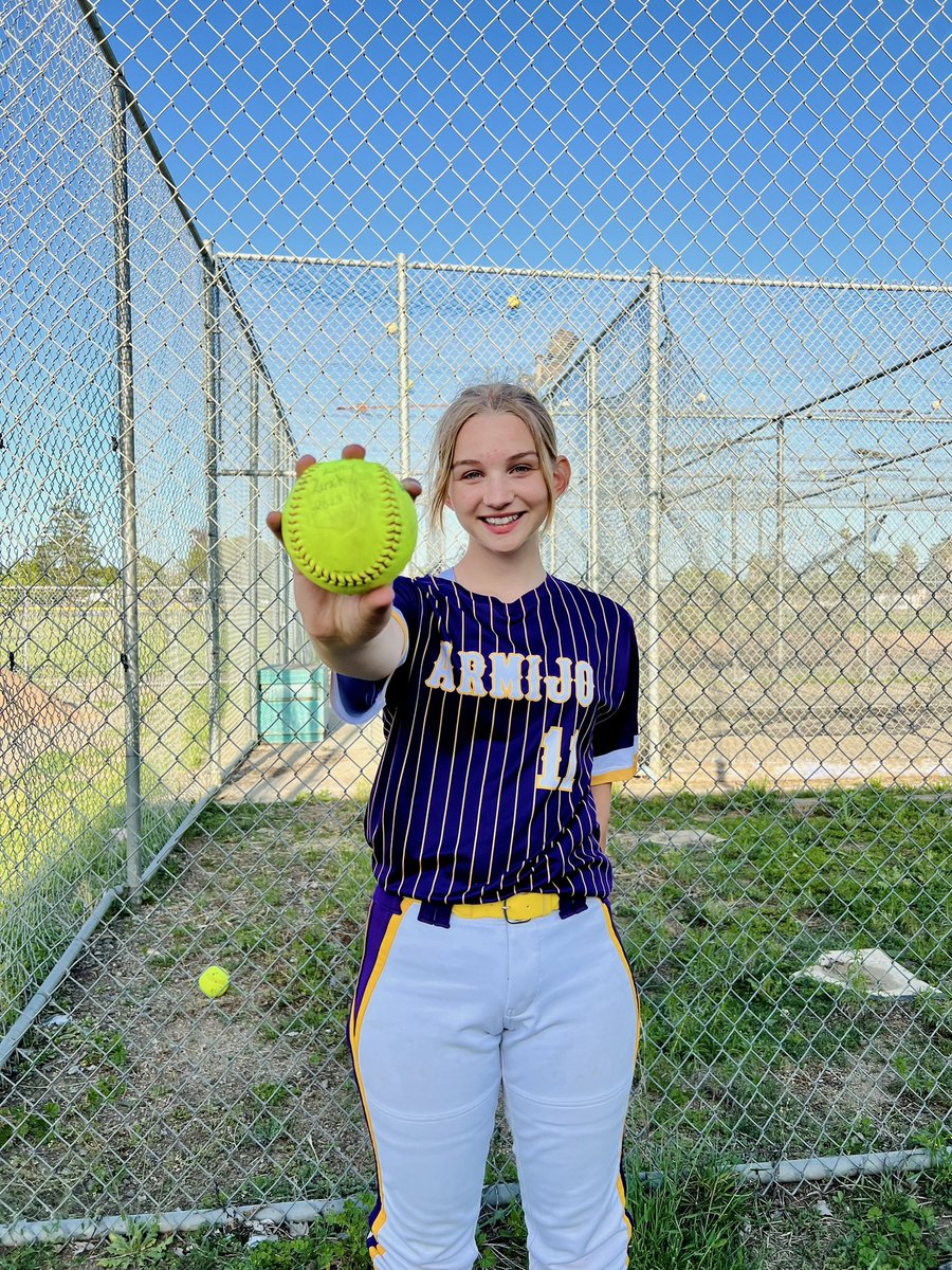 LucyHerston2025's tweet photo. Itโs outta there!! #bombsquad #tworunhomer #moonshot #scswat #armijosoftball https://t.co/86N7wMcPd0