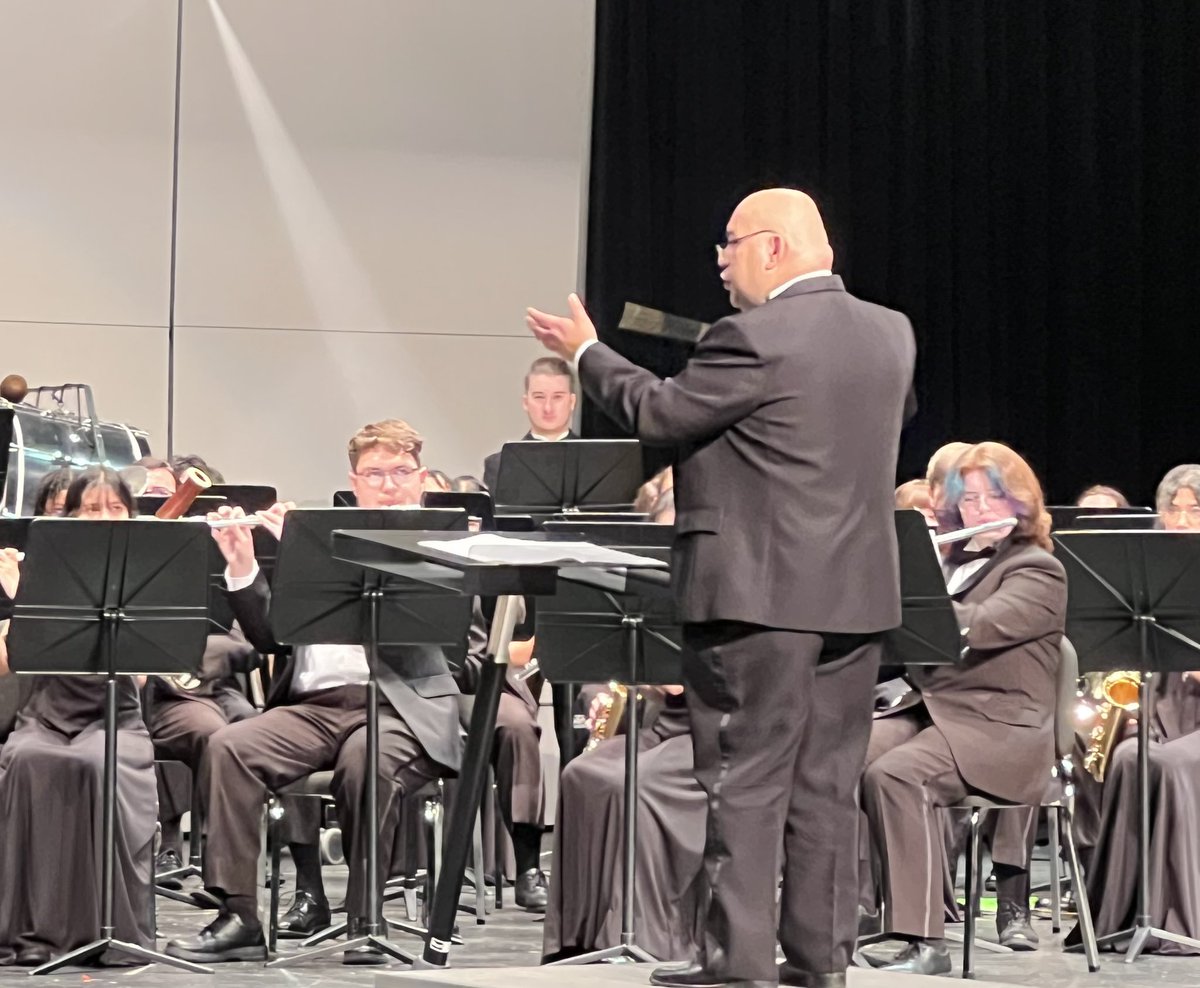 scucfinearts's tweet photo. Clemens High School Band final concert of the year! #GuestConductor #DanOrban #PDQBach https://t.co/Ofh28xqfdc