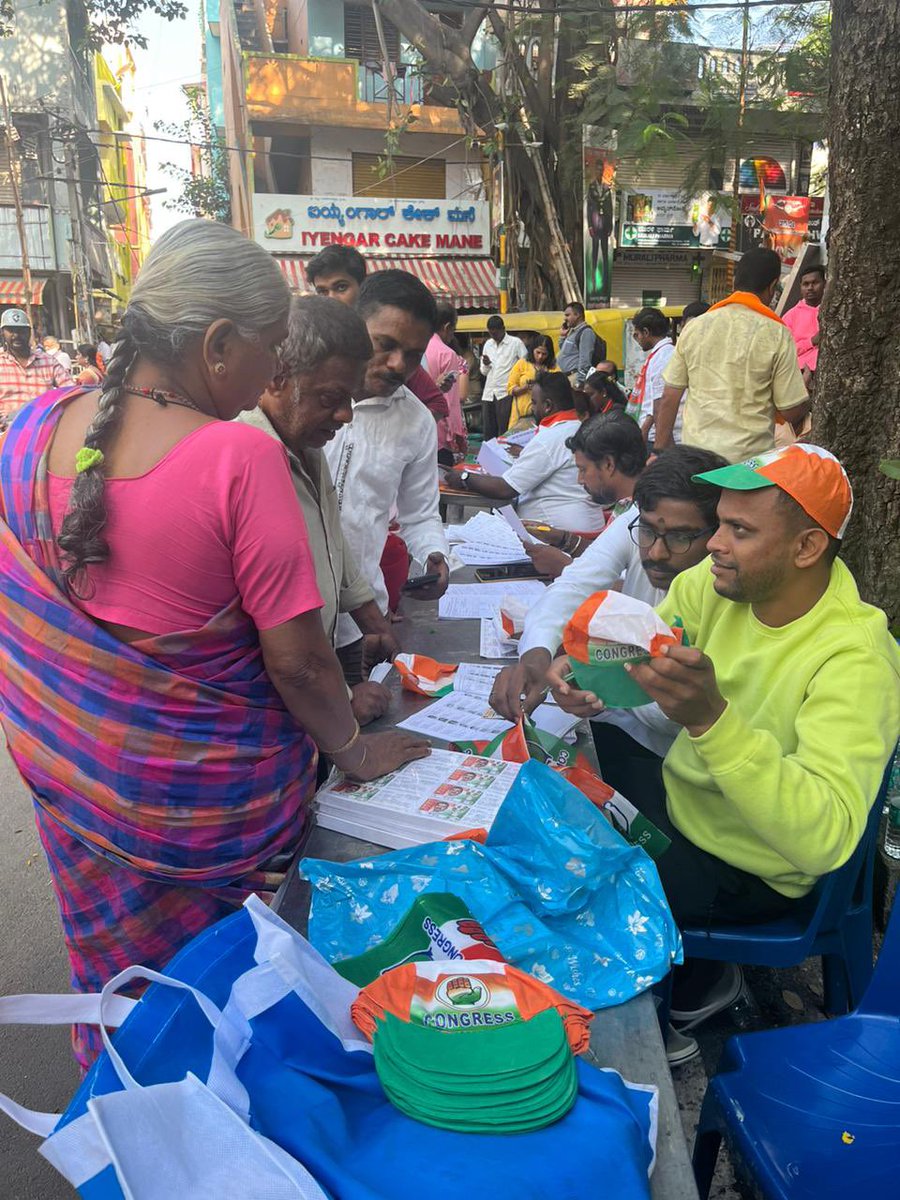 Congress polling booth tables are buzzing with voters!

This is Rajajinagar in Bengaluru, a BJP stronghold, a seat Congress hasn’t won in 4 elections but will win this time against a Former BJP Minister 🔥

#CongressWinning150