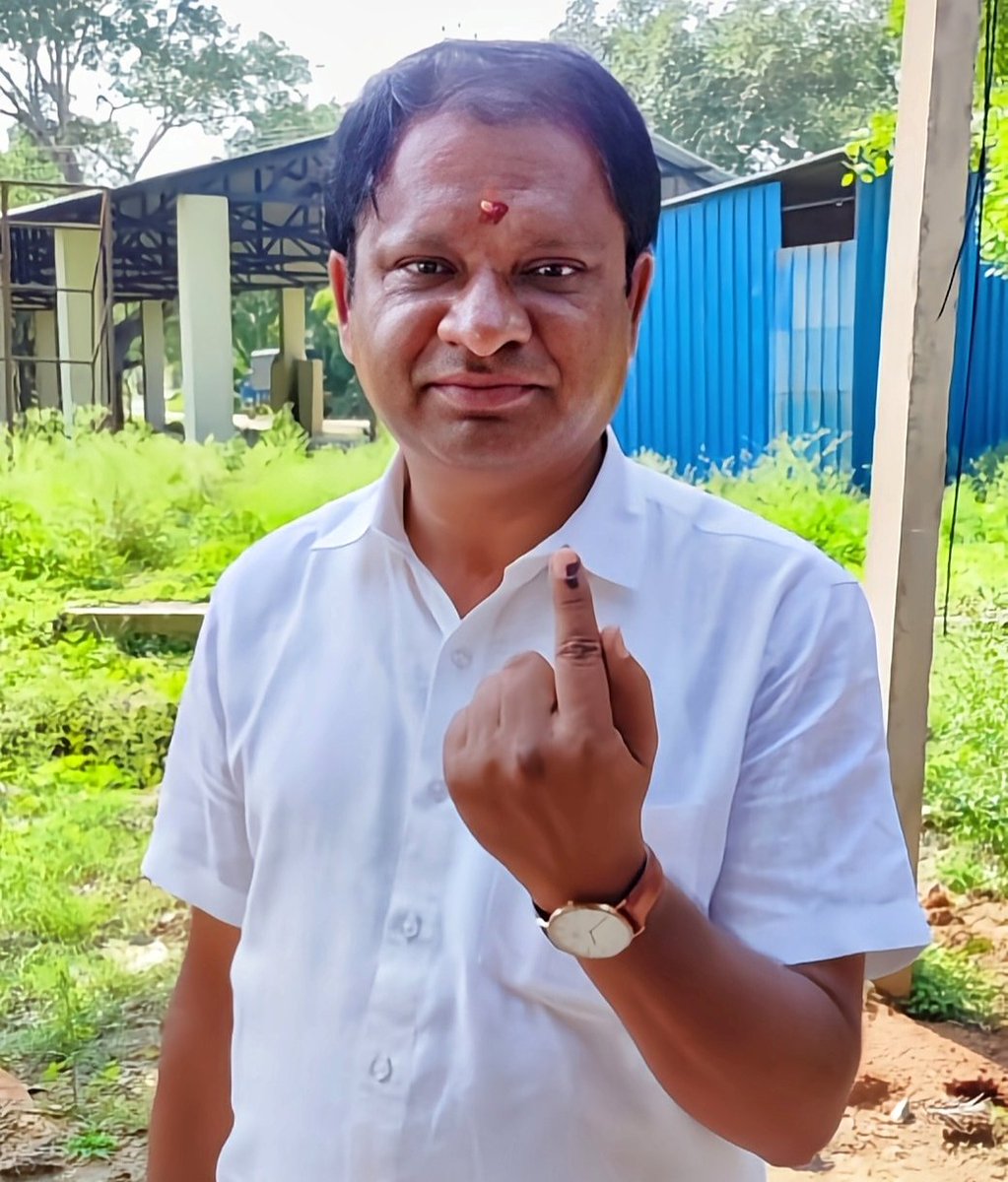 ಪ್ರಜಾಪ್ರಭುತ್ವದ ಉತ್ಸವವಾಗಿರುವ ಚುನಾವಣೆಯಲ್ಲಿ ಇಂದು ನಾನು ಮಾಲೂರು ವಿಧಾನಸಭಾ ಕ್ಷೇತ್ರದ ಮಾಸ್ತಿ ಹೋಬಳಿಯ ಗಂಗಸಂದ್ರ ಗ್ರಾಮದ ಸರ್ಕಾರಿ ಕಿರಿಯ ಪ್ರಾಥಮಿಕ ಶಾಲೆಯ ಬೂತ್ ಸಂಖ್ಯೆ 219ರಲ್ಲಿ ಮತ ಚಲಾಯಿಸಿದ್ದೇನೆ.