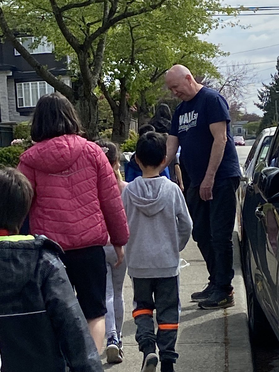 Walk30 Challenge with @MayorofBurnaby. Thanks for walking with @southslopeSD41 students today. Thank you @jenmezei and @janice_nakatsu for joining us! Students were so excited, great way to start a school day!
