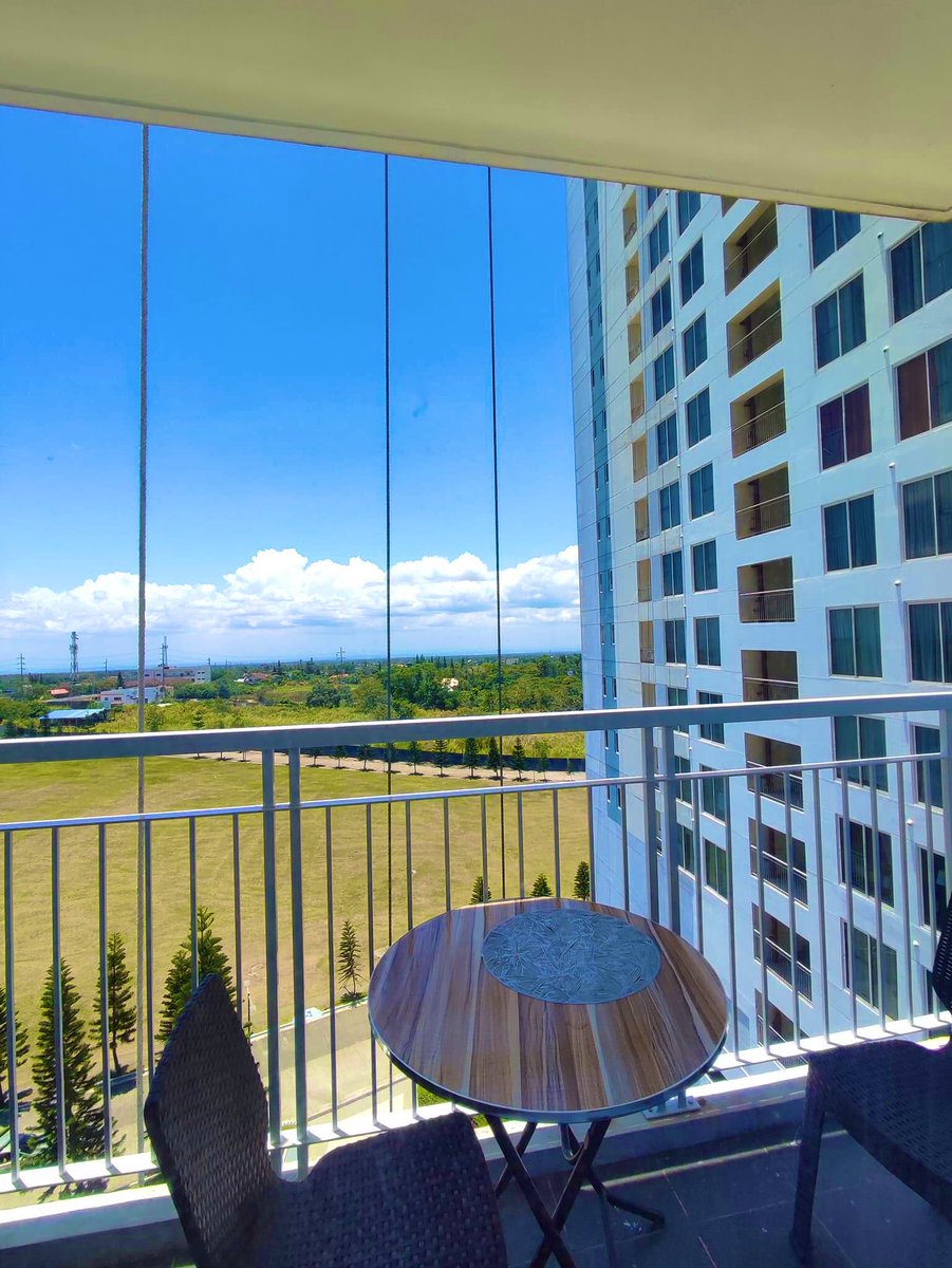 TokenSlayerX's tweet photo. Isn’t it VIEWtiful? #WFH #WorkFromHotel https://t.co/cSoFqqQ7f4
