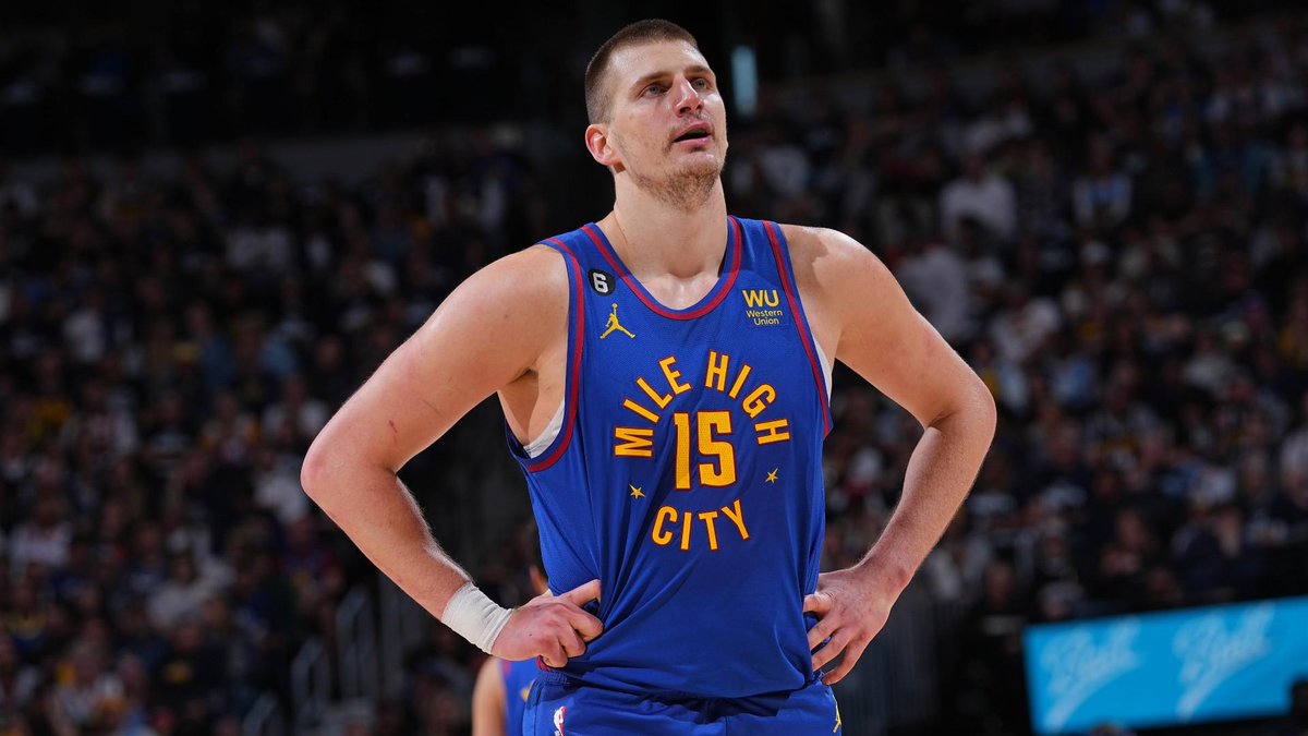 SwishUpdates's tweet image. NIKOLA JOKIC TONIGHT:

29 PTS
13 REB 
12 AST