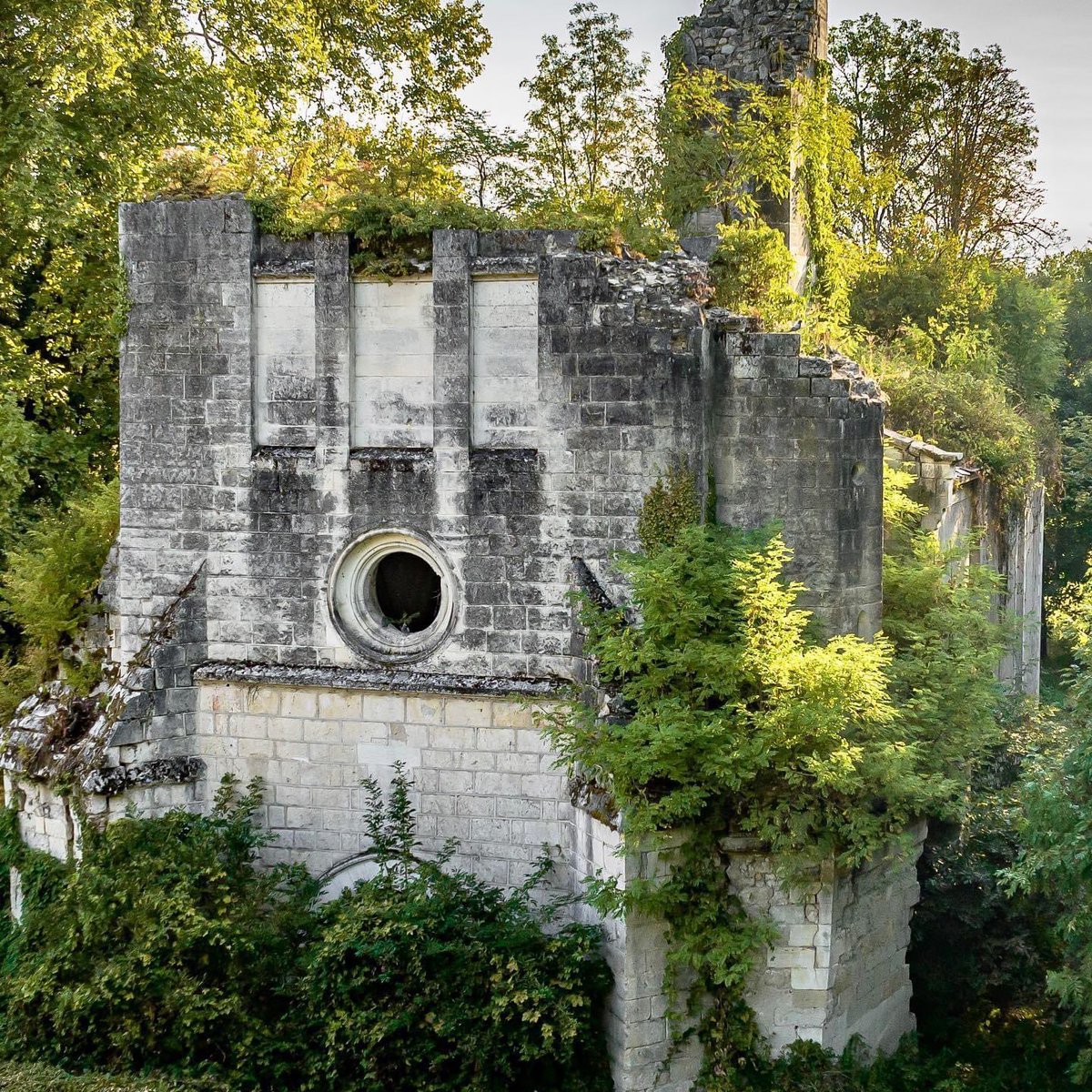 hdlfrance's tweet photo. Saviez-vous que le petit bourg de Trélissac recèle les vestiges d’une magnifique petite église ?
(Ancienne église Notre-Dame-de-l’Assomption) 
#dordogne #perigord  #dordognetourisme
#nouvelleaquitaine
#dordogneperigord
#dordogneperigordtourisme #trelissac 
#perigordblanc #vestige https://t.co/TDbyv78JoS
