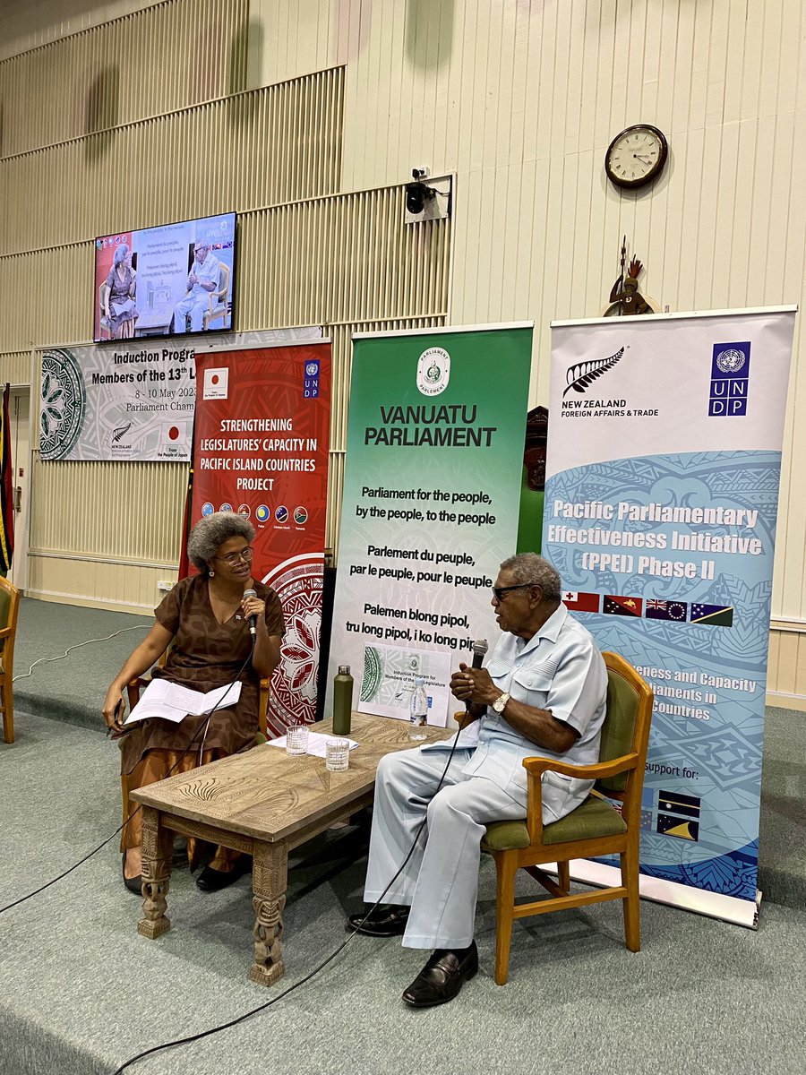 GiulianiJRaph's tweet image. Inspiring dialogue between #Fiji deputy Speaker @lenoraqfj and former pres. of #Vanuatu Ati George Sokomanu on why and how #women participation into political processes and decision-making is crucial, during the induction workshop for MPs
#HeForShe #MaleChampions #WomenInPolitics