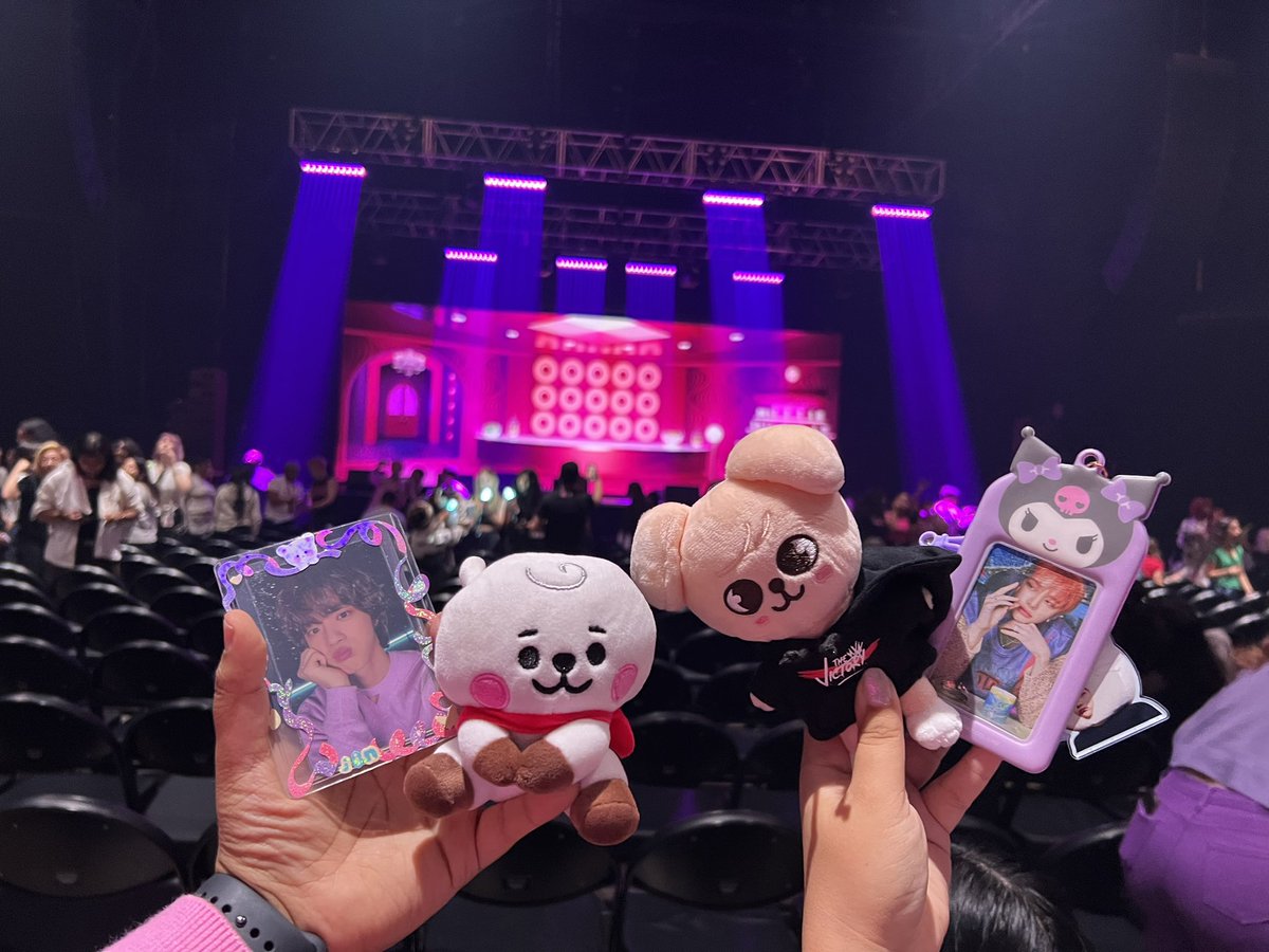 mxs035's tweet photo. Not me at the NMIXX concert with my Jin & Yoongi PCS, a Taeil Polaroid in my phone case & Wonwoo as my wallpaper on my phone… with Wootteo & RJ key rings and a SKZ lightstick… #kpopthings https://t.co/M6WcnFk1gn