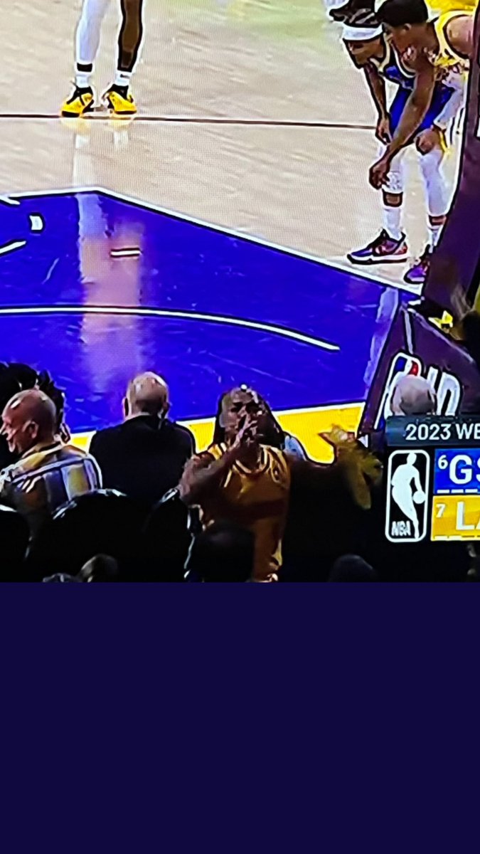 Stngthinumrsbro's tweet photo. I love when you guys send me pics.. Again, me telling the crowd shhhh 🤫 @warriors @WarriorsPR @StephenCurry30 Guess what!? We believe was years ago right? Now we all need to “ We believe “ and have our teams back again! WeBelieveInStrengthInNumbers https://t.co/SS1WYYcpK5