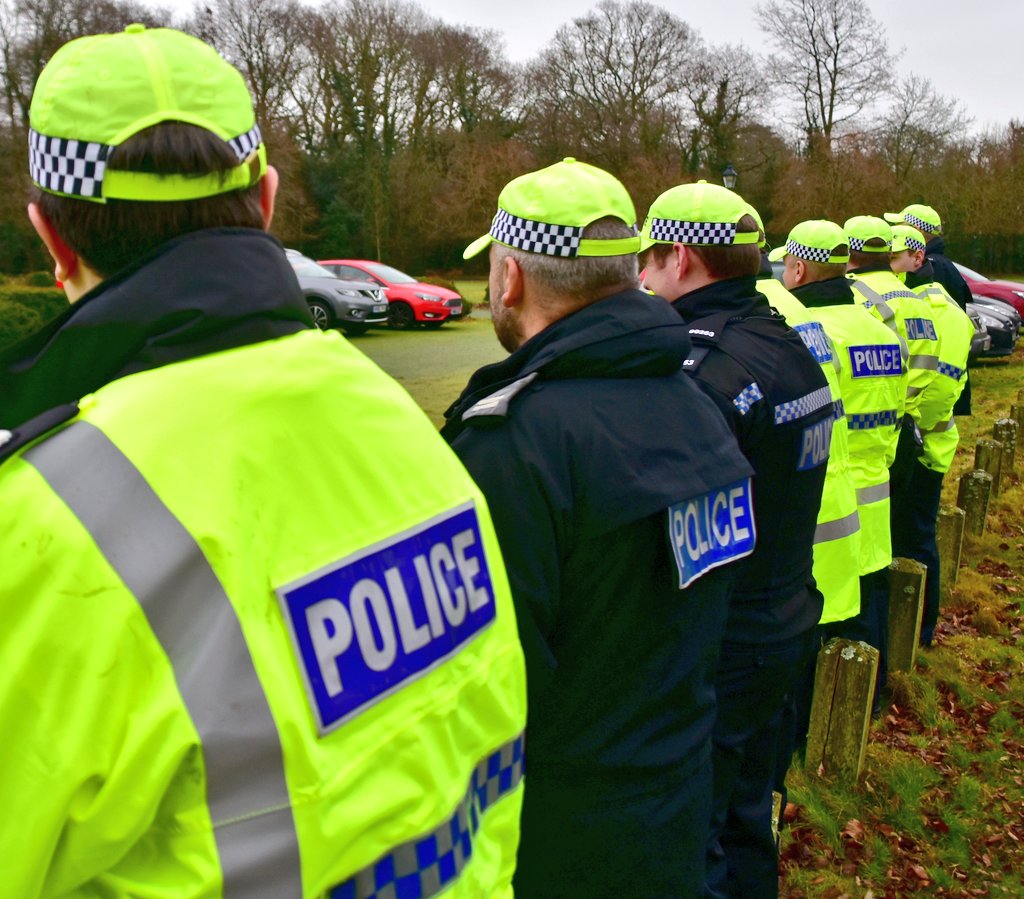 Firesnapper999's tweet photo. Spoke to a local @MPSSpecials Volunteer #CommUNITYCopper who like many of her oppos, completed 16hrs+ duty on the #Coronation day. Always impressed by these #AmazingVolunteers inc @KentSpecials @HantsSpecials willing to stand between us & those who seek to do us harm. Thank you. https://t.co/l9Z4S2u072